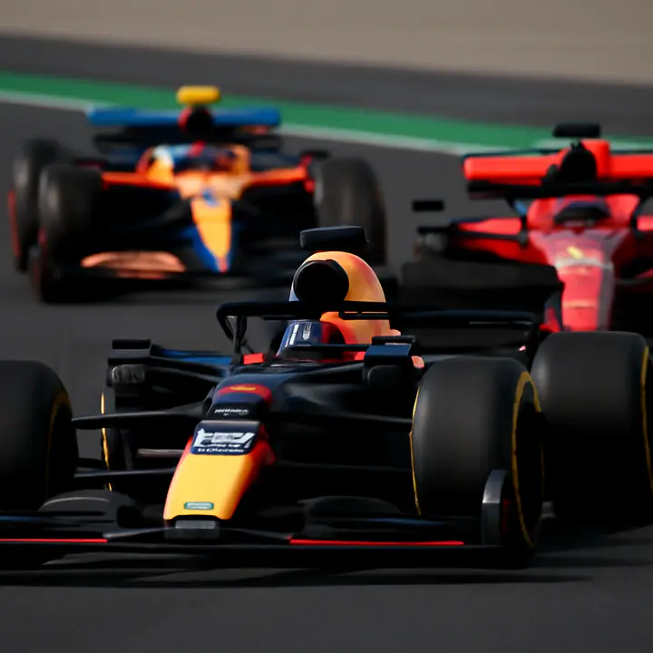 La lucha por el Mundial de F1 se aprieta tras la descalificación que da vida a Verstappen